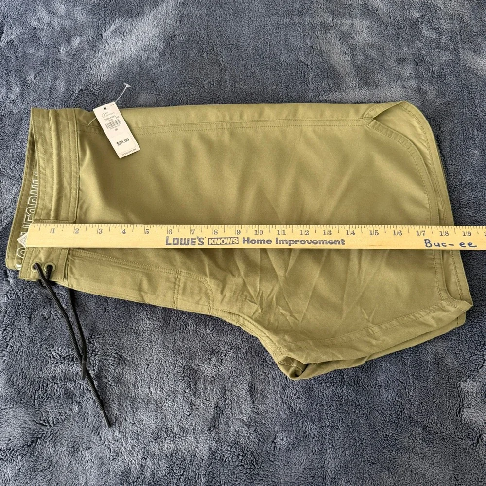 Old Navy Men's Dolphin-Hem Board Shorts Size 30 Green Hook and Loop Drawstring